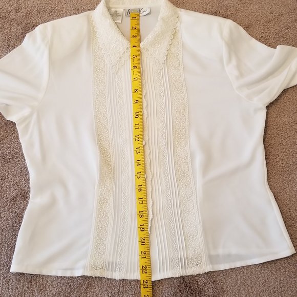 Kathy Che, Vintage White Lace Button Blouse, Size 8P - Picture 13 of 16